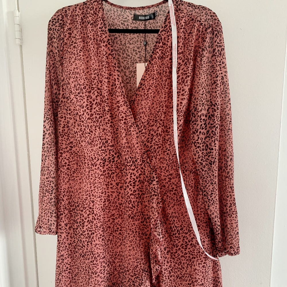 Pink Print Super Flattering Wrap Dress NWT NEVER BEEN WORN Plus Size Women’s